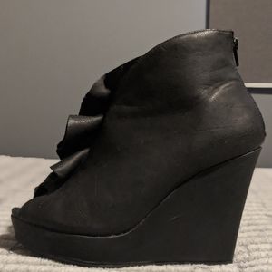 Torrid, open toe wedge with zip back